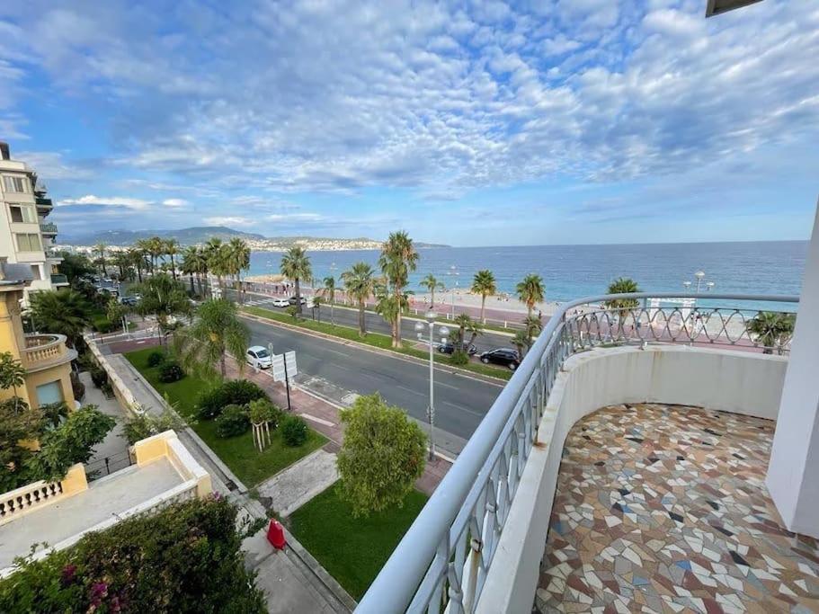 Beach Front, Superbe Appartement Pour 4 Personnes Nice Exteriör bild