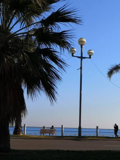 Beach Front, Superbe Appartement Pour 4 Personnes Nice Exteriör bild