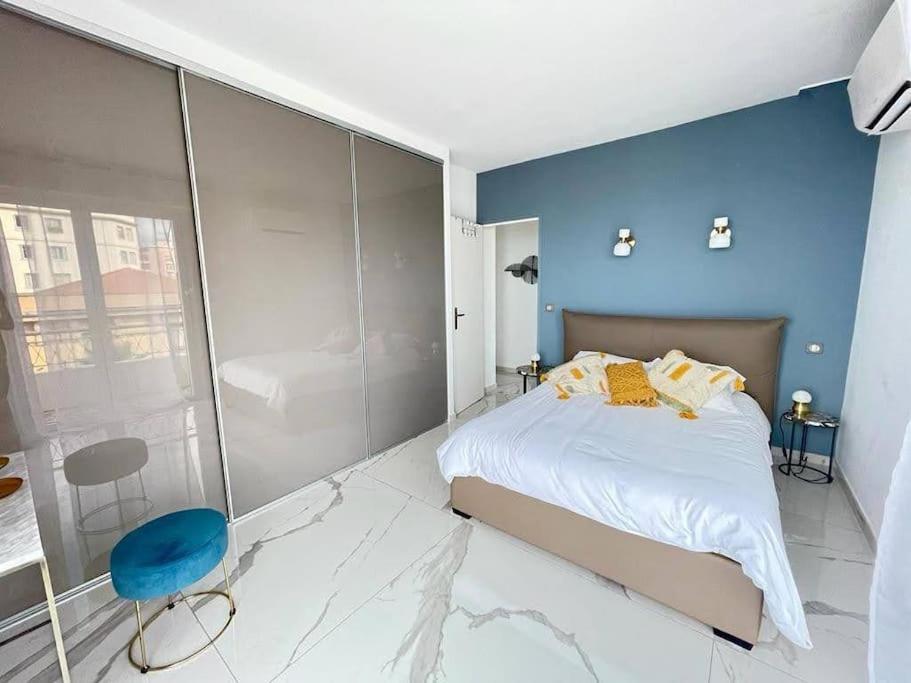 Beach Front, Superbe Appartement Pour 4 Personnes Nice Exteriör bild