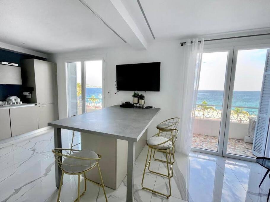 Beach Front, Superbe Appartement Pour 4 Personnes Nice Exteriör bild
