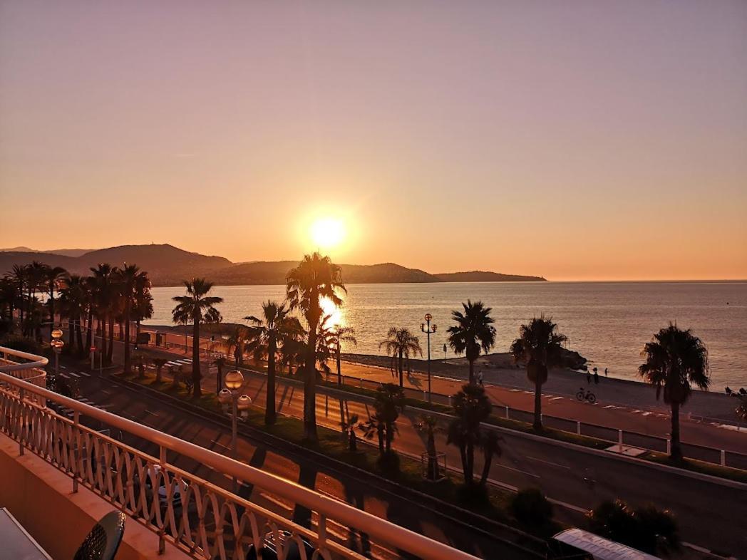 Beach Front, Superbe Appartement Pour 4 Personnes Nice Exteriör bild