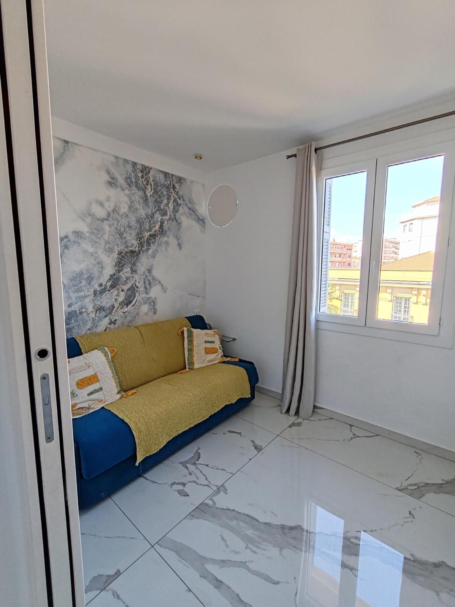 Beach Front, Superbe Appartement Pour 4 Personnes Nice Exteriör bild