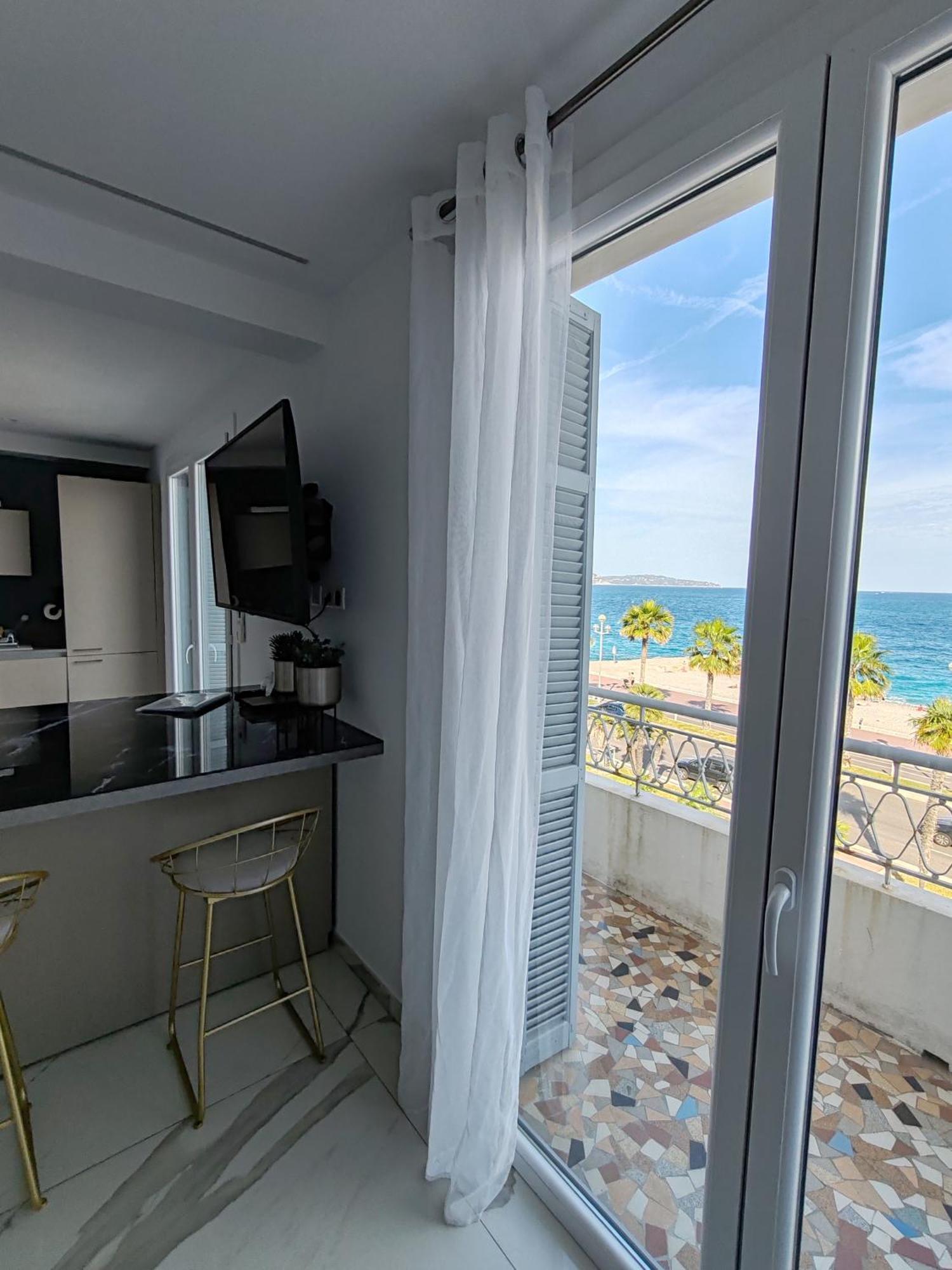 Beach Front, Superbe Appartement Pour 4 Personnes Nice Exteriör bild