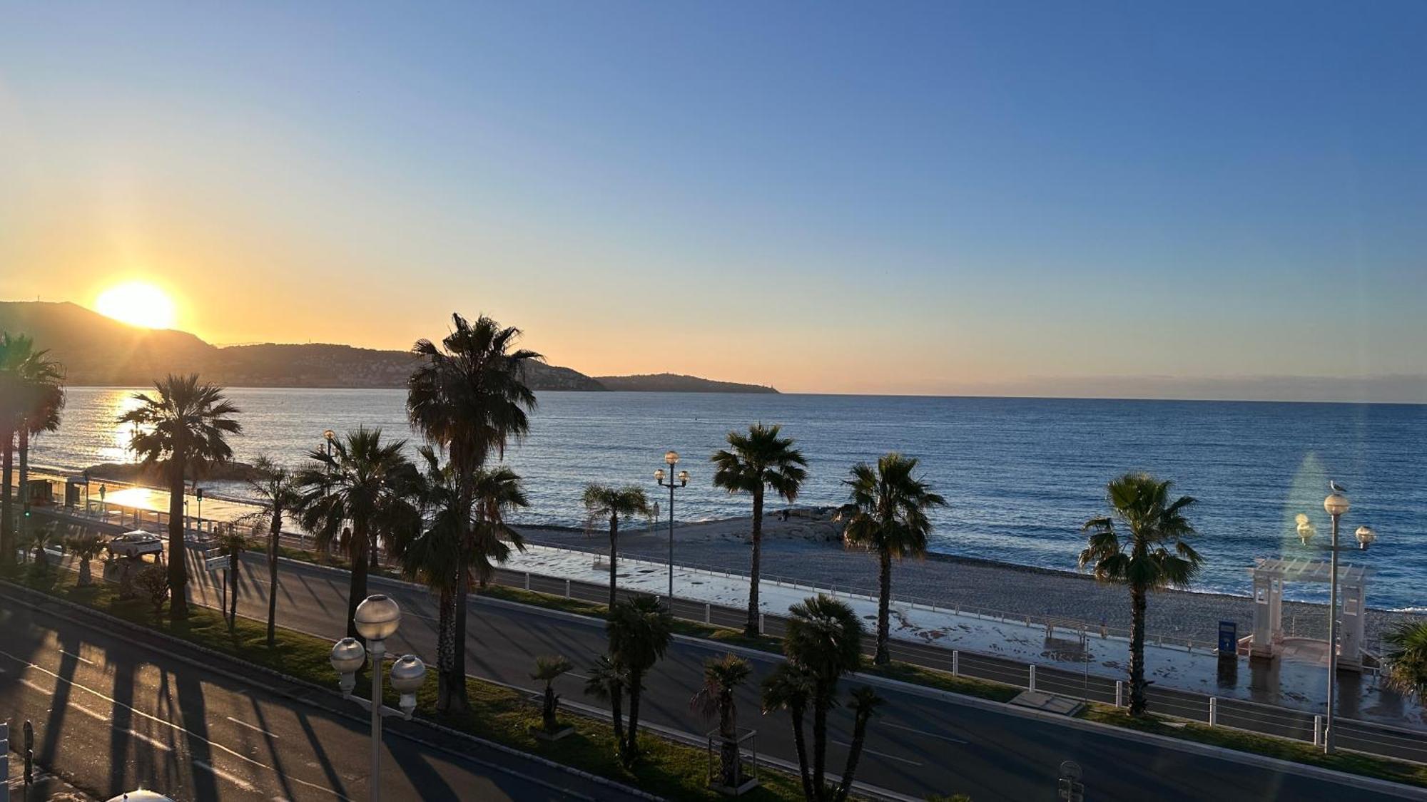 Beach Front, Superbe Appartement Pour 4 Personnes Nice Exteriör bild
