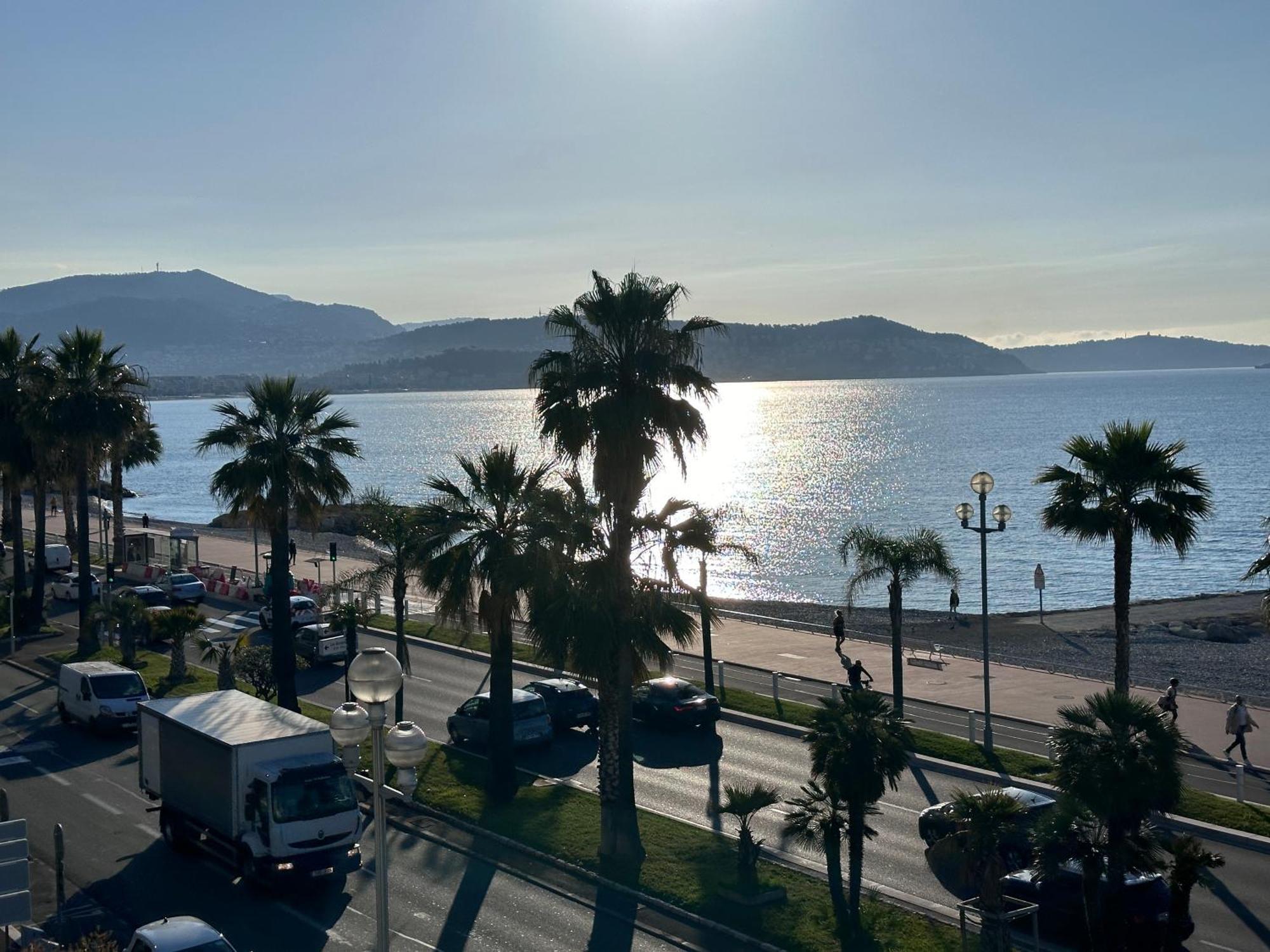 Beach Front, Superbe Appartement Pour 4 Personnes Nice Exteriör bild