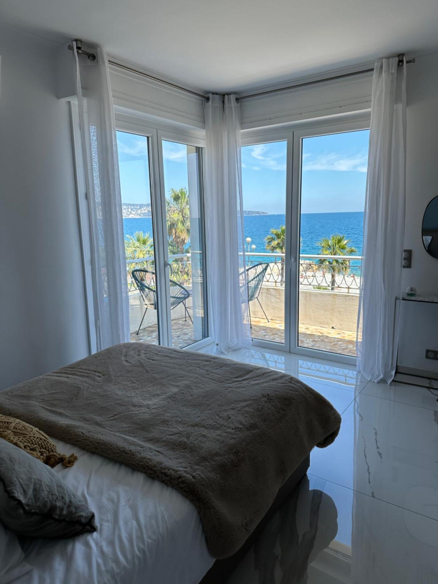 Beach Front, Superbe Appartement Pour 4 Personnes Nice Exteriör bild