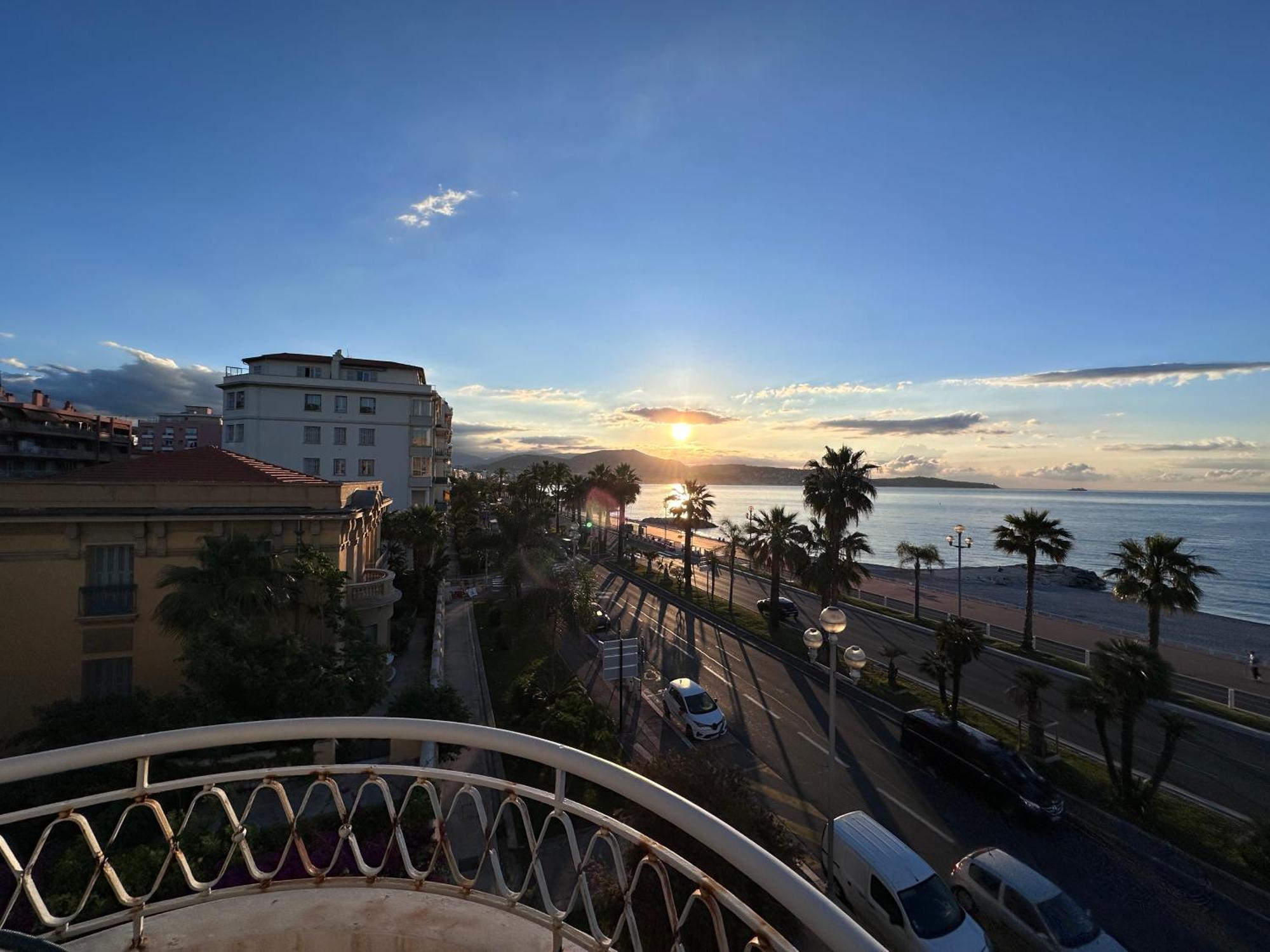 Beach Front, Superbe Appartement Pour 4 Personnes Nice Exteriör bild