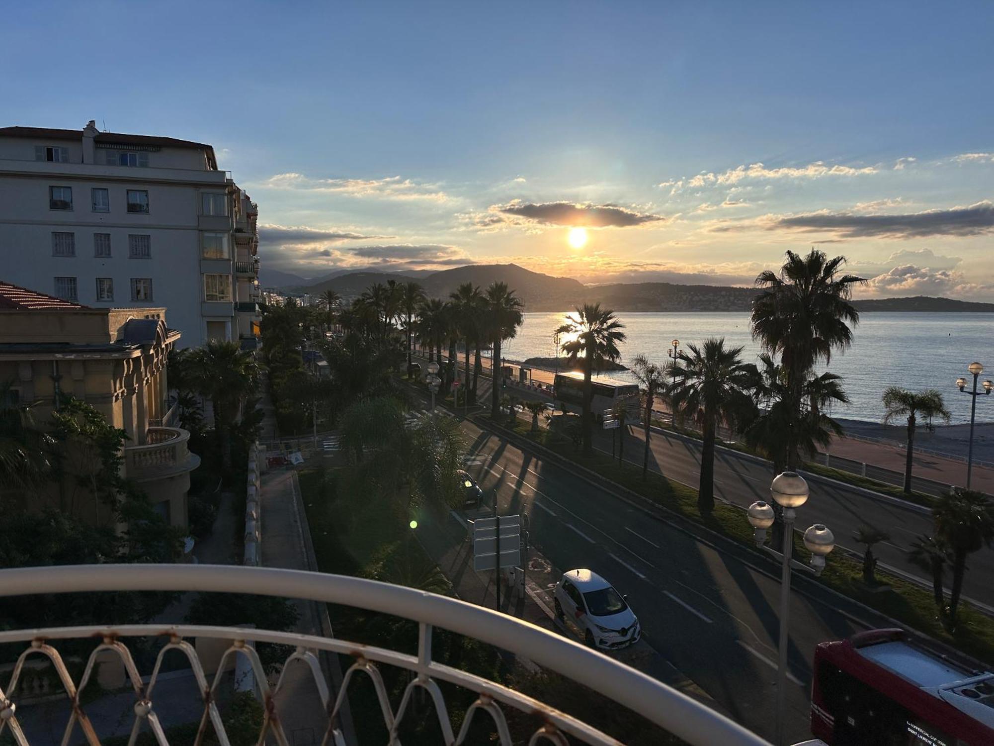 Beach Front, Superbe Appartement Pour 4 Personnes Nice Exteriör bild