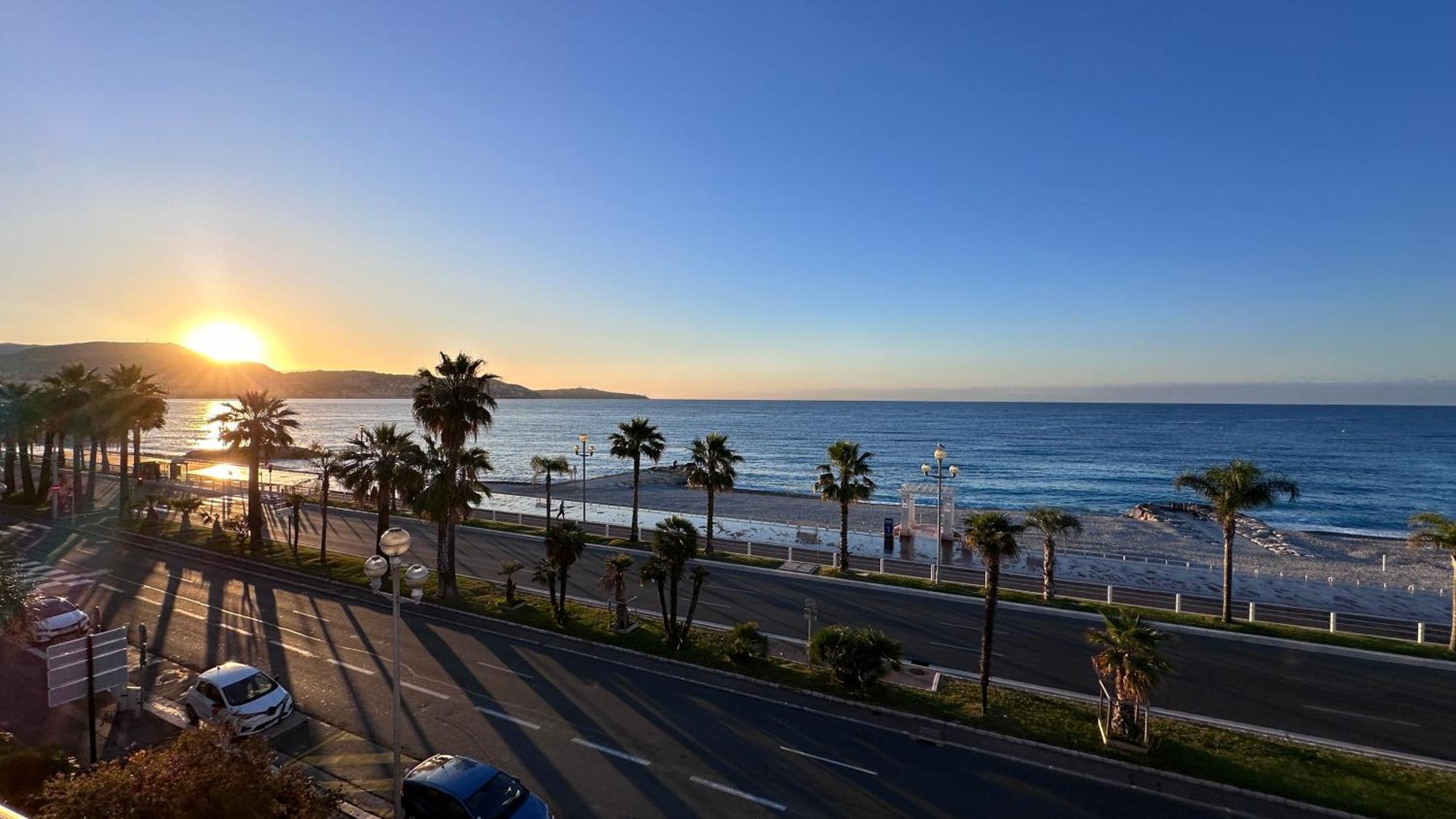 Beach Front, Superbe Appartement Pour 4 Personnes Nice Exteriör bild